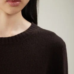 Maglia girocollo in lana e cashmere con spacchi laterali - Thumbnail Image 3