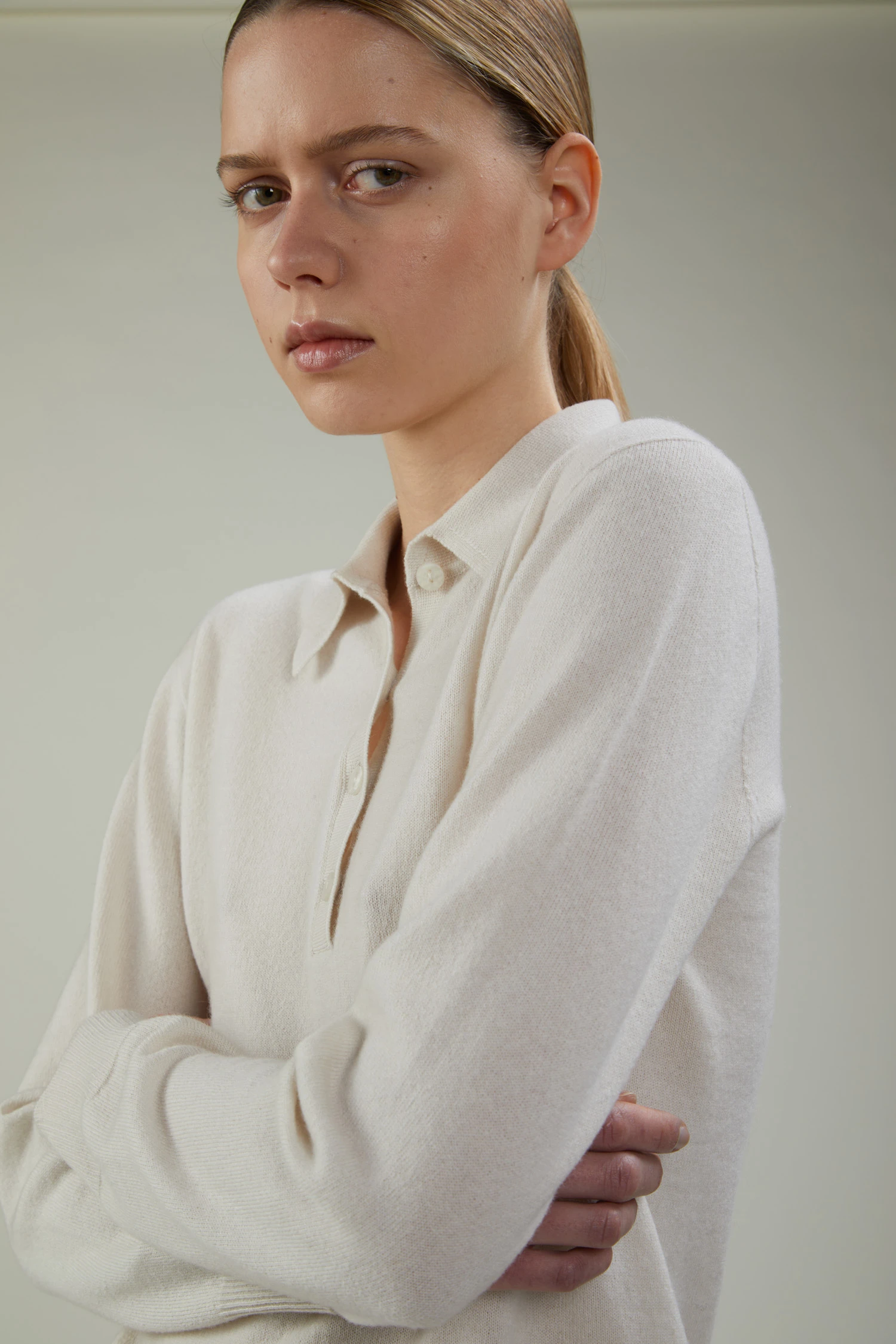 Polo con bottoni in lana e cashmere - immagine 2