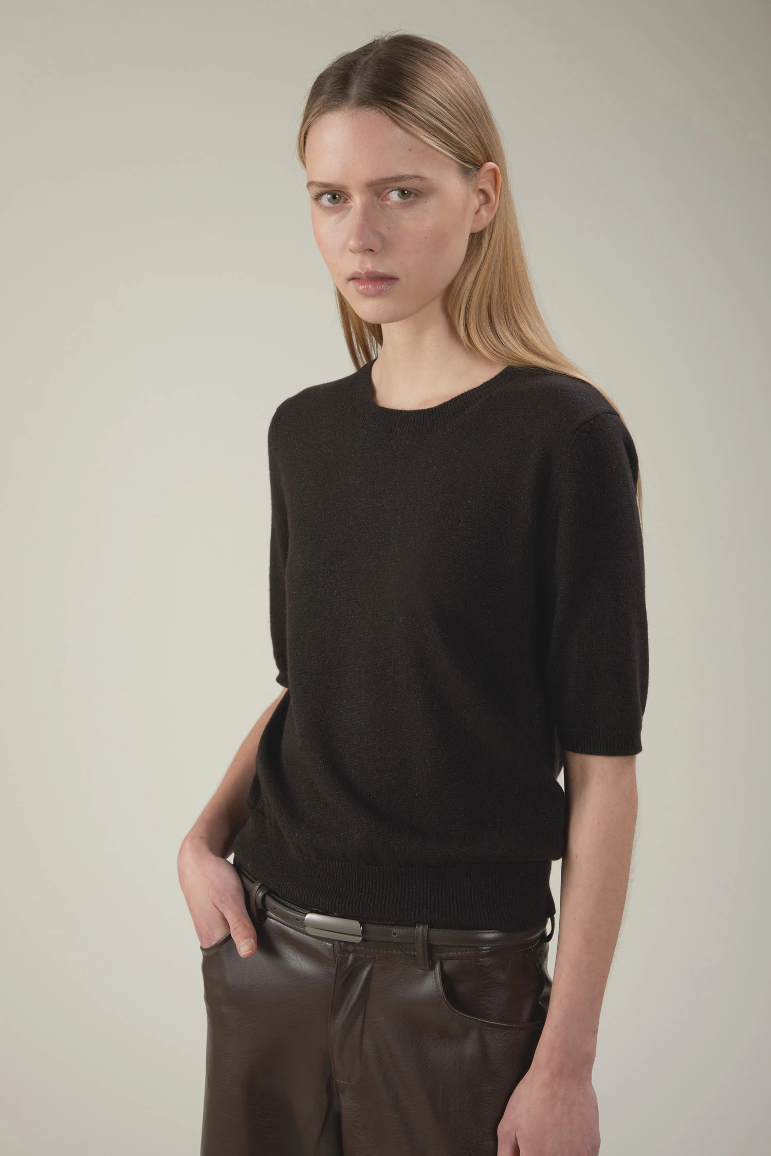 Maglia girocollo a maniche corte in micropaillettes - immagine 1