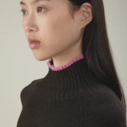 Maglione a collo alto con maniche raglan in lana e cashmere - Thumbnail Image 2