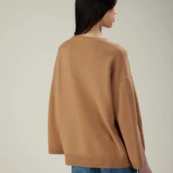Maglione girocollo in lana con bottoni sulle maniche - Thumbnail Image 3