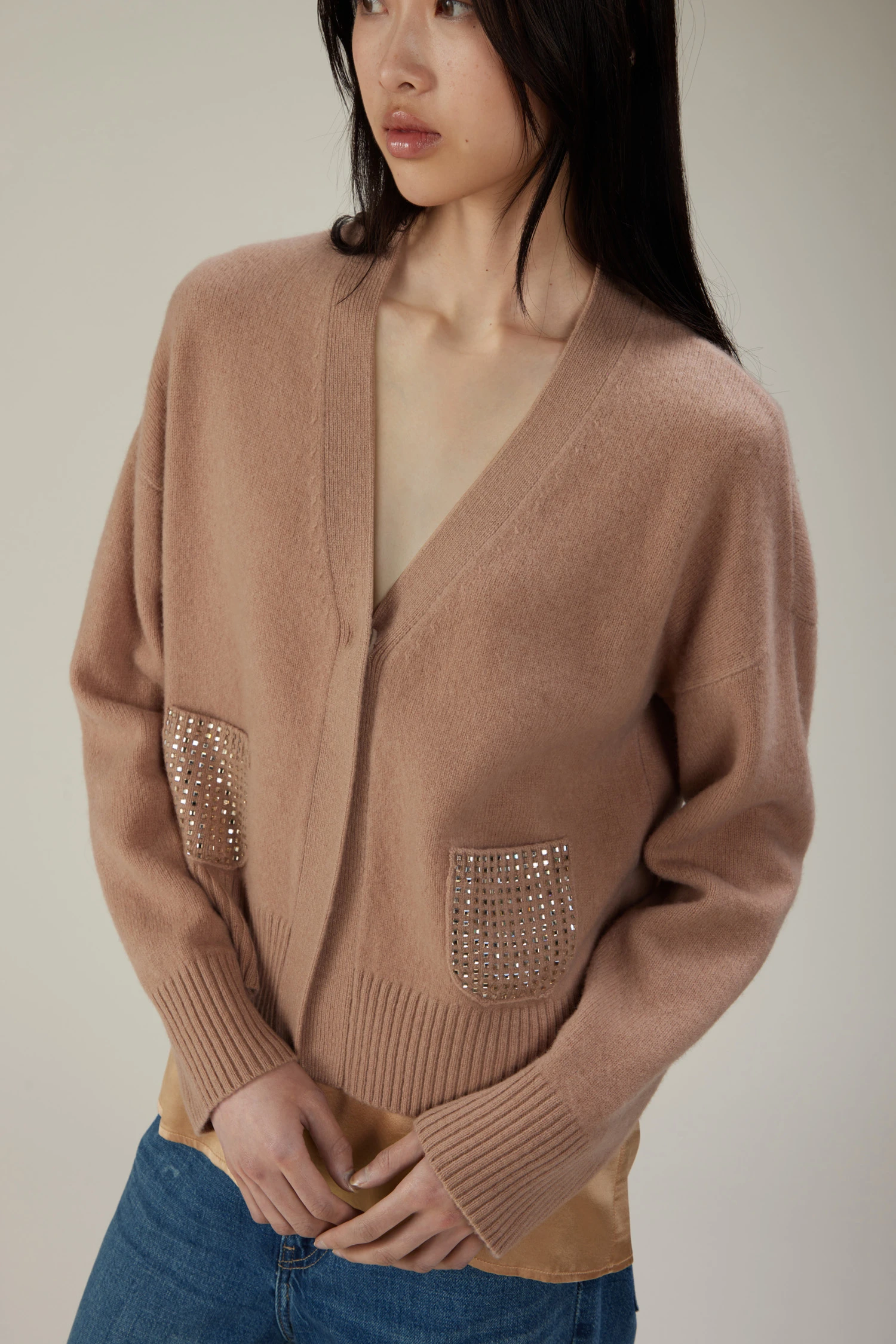 Cardigan in lana con cristalli sulle tasche - immagine 1