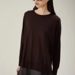 Maglia girocollo in lana merino extrafine con spacchi laterali - Thumbnail Image 2