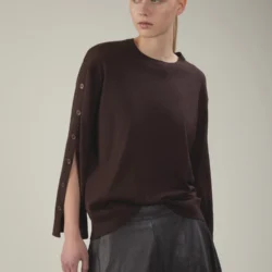 Maglia girocollo in lana merino extrafine con maniche aperte e bottoni - Thumbnail Image 2