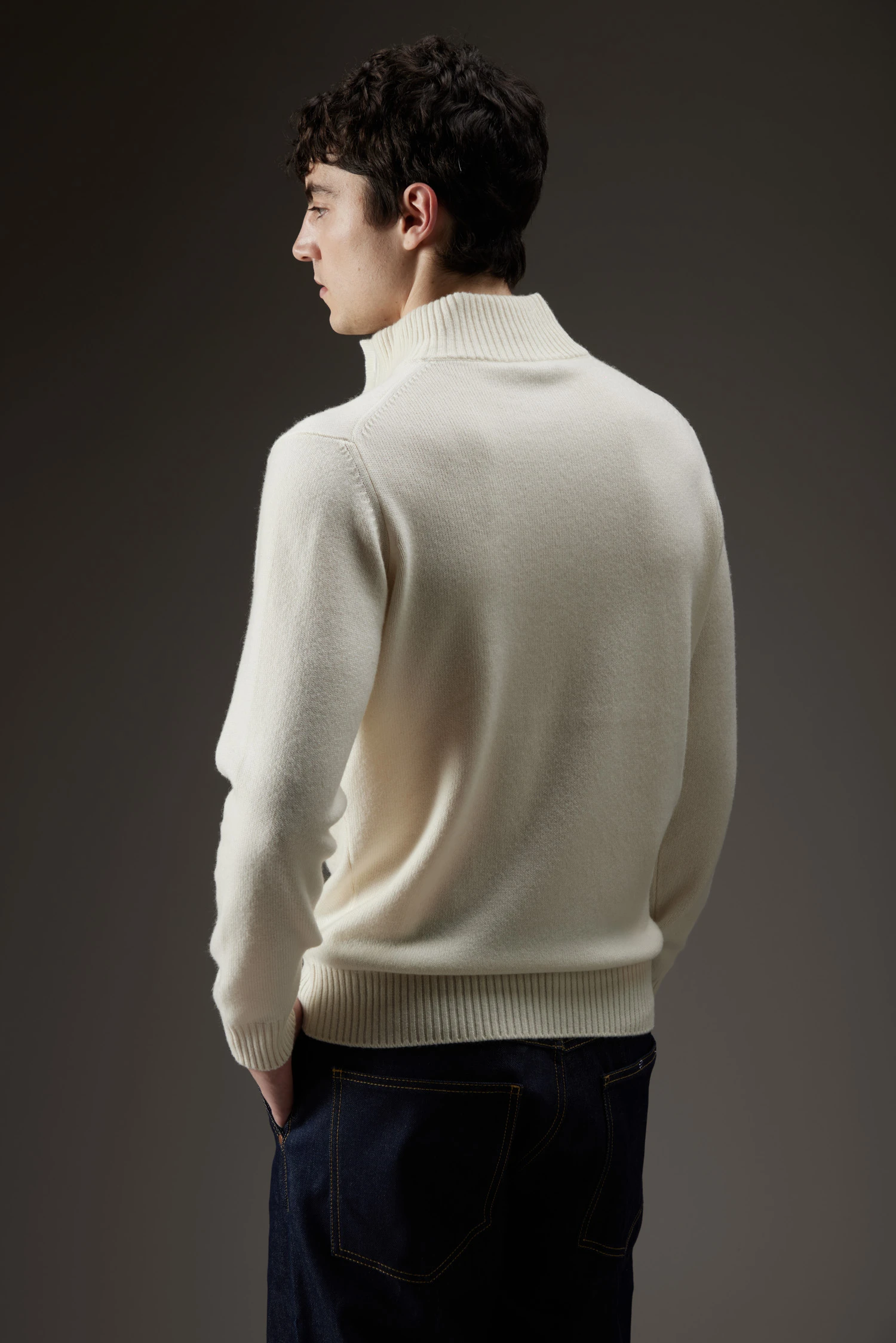 Maglione collo alto in cashmere con bottoni - immagine 4