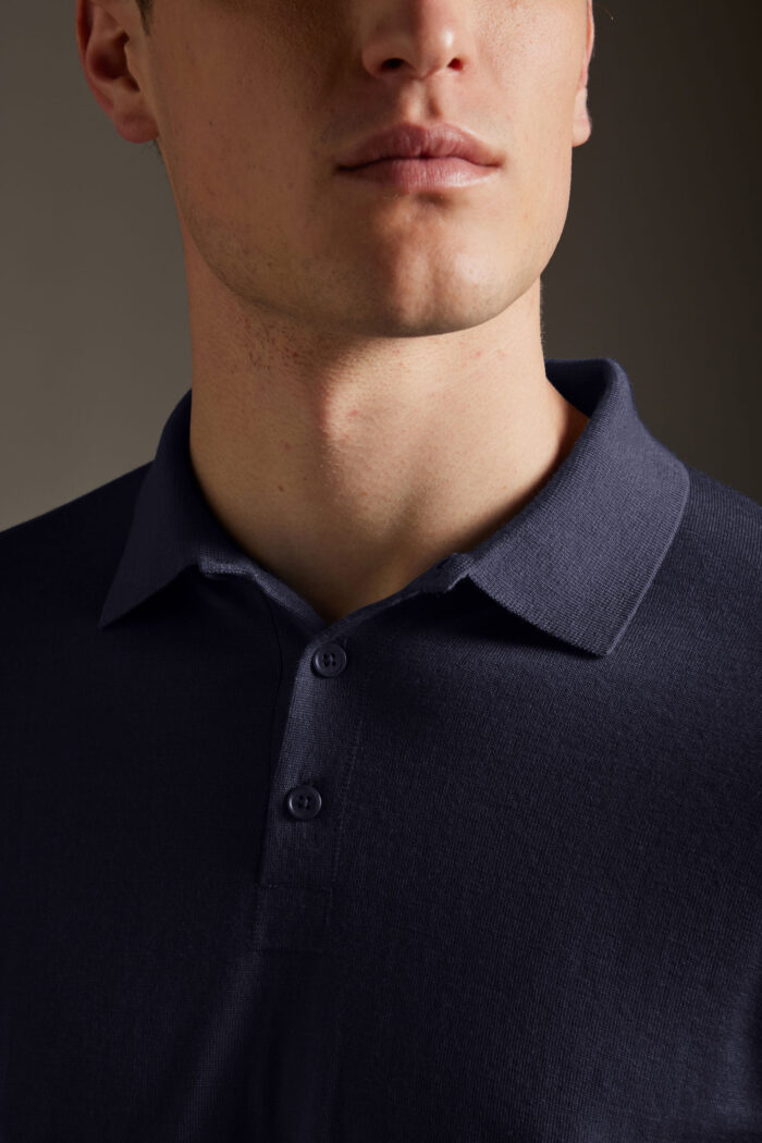 Polo in lana merino extrafine con bottoni