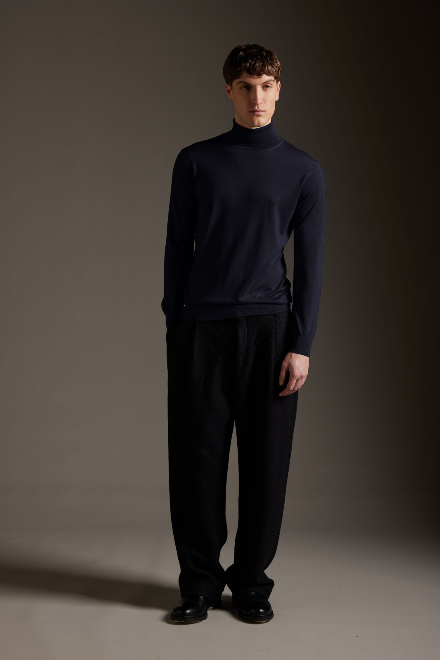 Maglia dolcevita in lana merino extrafine - immagine 1